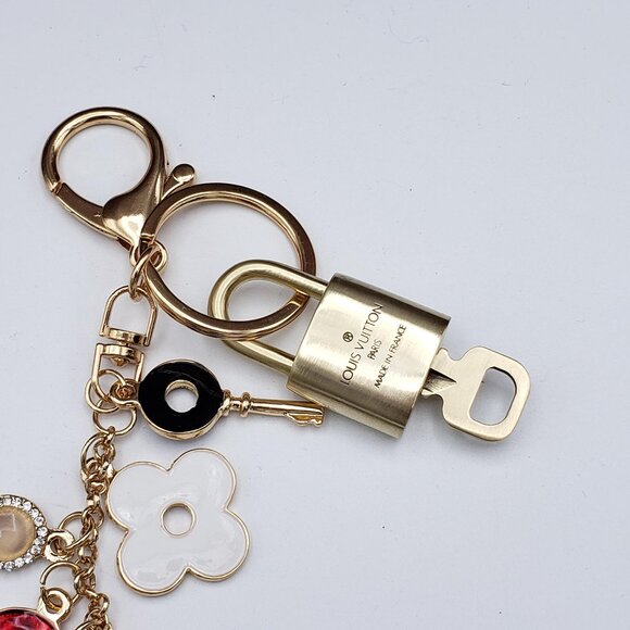 Authentic Louis Vuitton Lock & Key with Unbranded Charm, Keychain - Picture 9 of 10